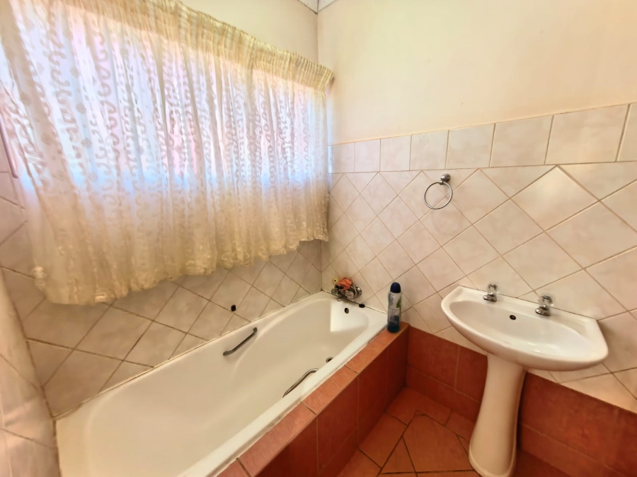 3 Bedroom Property for Sale in Geelhoutpark North West